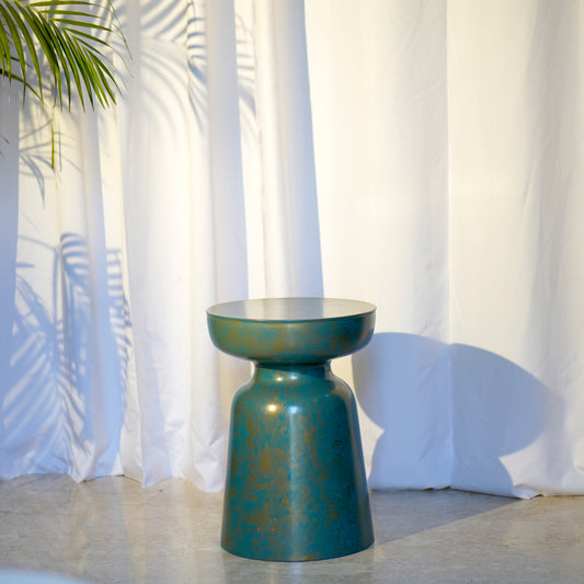 SIDE TABLE IN PATINA FINISH